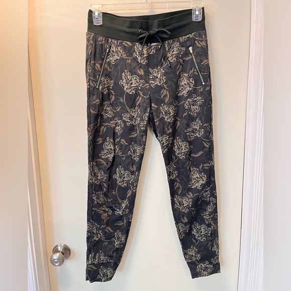 Athleta Green Floral Ankle Pants - Picture 2 of 14